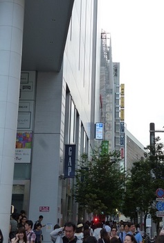 新宿駅東南口（2014）1  (2).jpg